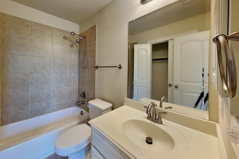 Garland House: 3006 Knightsbridge Ln