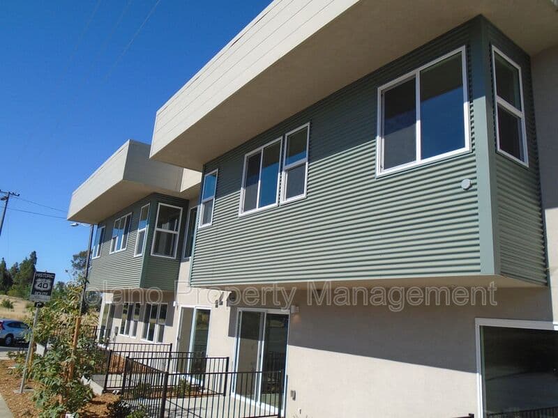 Vallejo Condo: 2401 Broadway St.