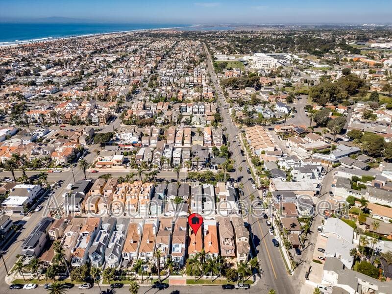 Huntington Beach House: 621 8th St