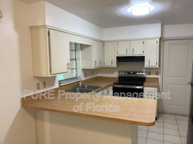 Ocala House: 5714 SE 4th Street