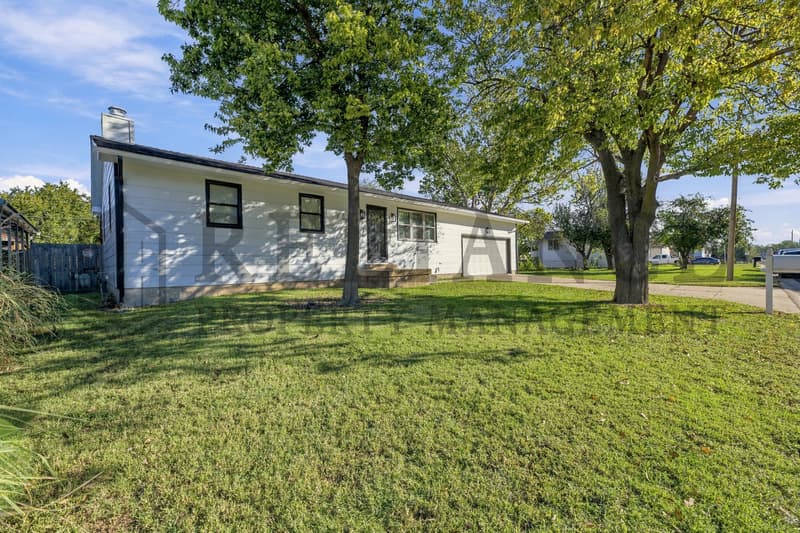 Wichita House: 2726 West Maxwell Avenue