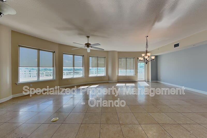 Orlando House: 100 S Eola Dr