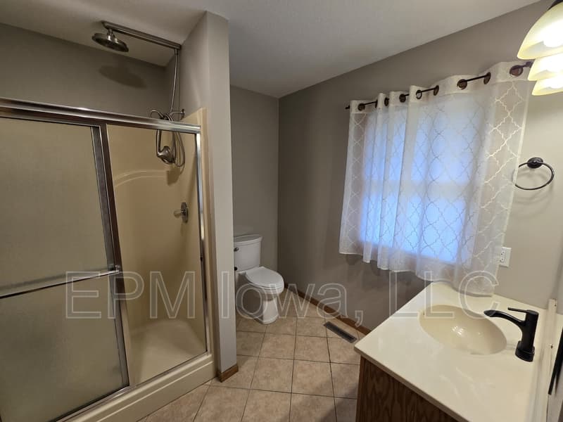 Cedar Falls House: 4710 Donald Drive