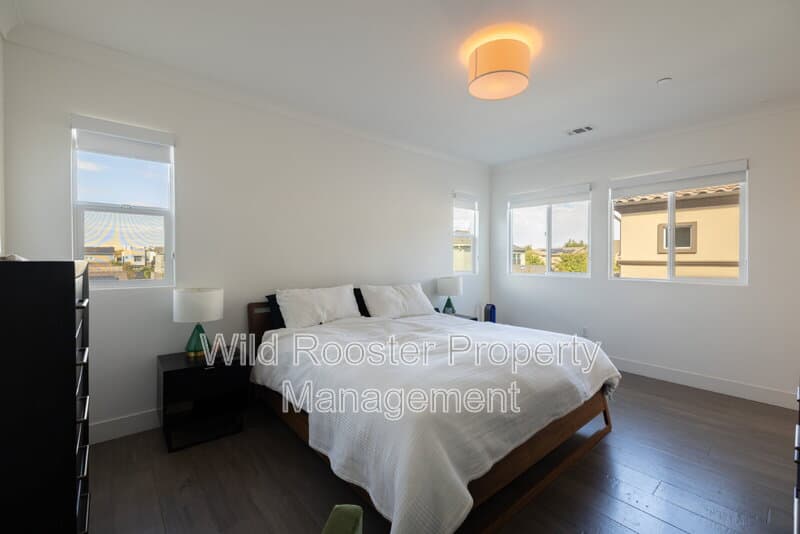 Sacramento House: 3500 Forney Way