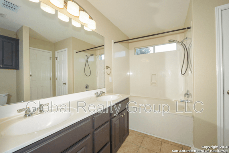 San Antonio House: 203 Cardinal Way
