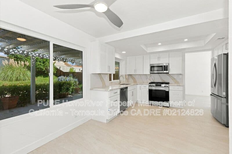 Temecula House: 27498 Rosebay Ct