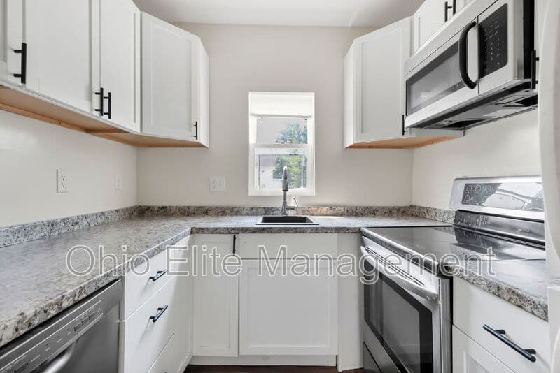 Columbus House: 85 S Wheatland Ave