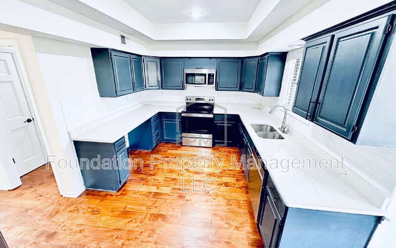 Memphis House: 8712 Carrollwood Lane