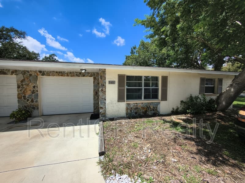 Dunedin Condo: 561 Laura Lane