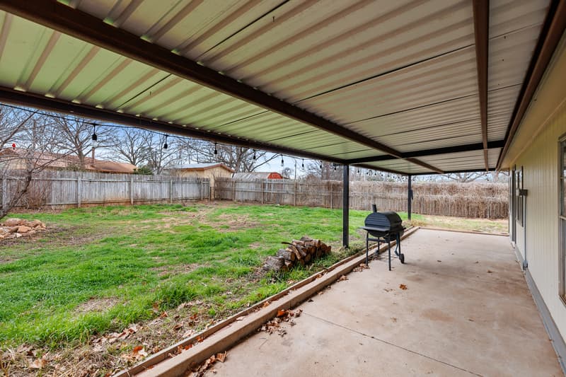 Burnet House: 400 North River Oaks Drive