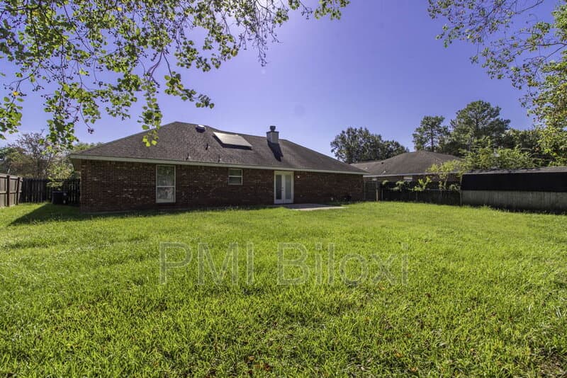 Gulfport House: 13011 Windcrest Lane