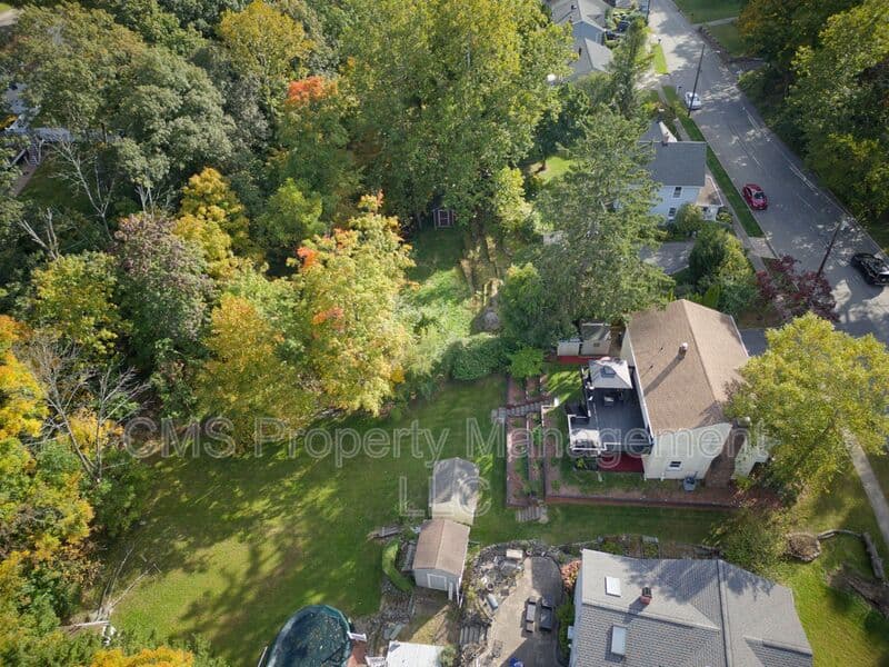 Bloomingdale House: 128 Reeve Ave