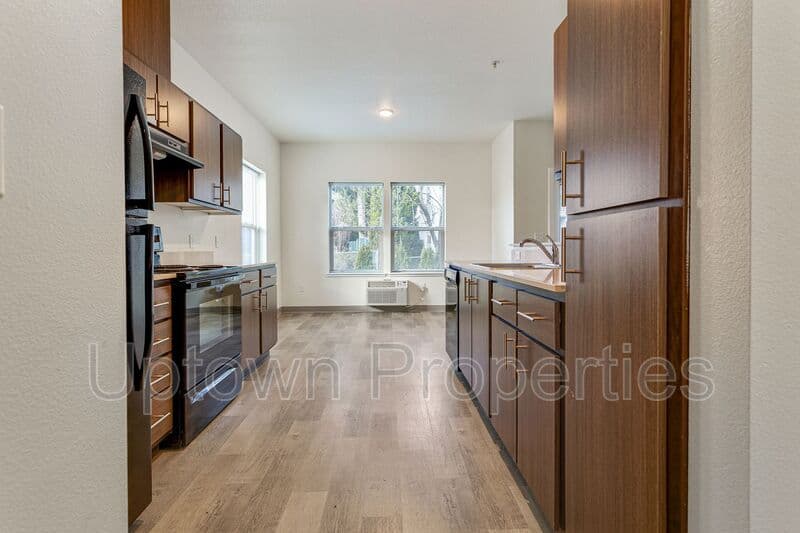 Fairview House: 2655 NE 205th Ave
