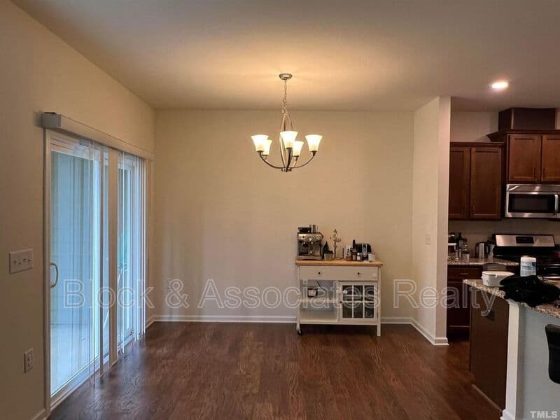 Apex House: 1156 Lookout Ridge Rd