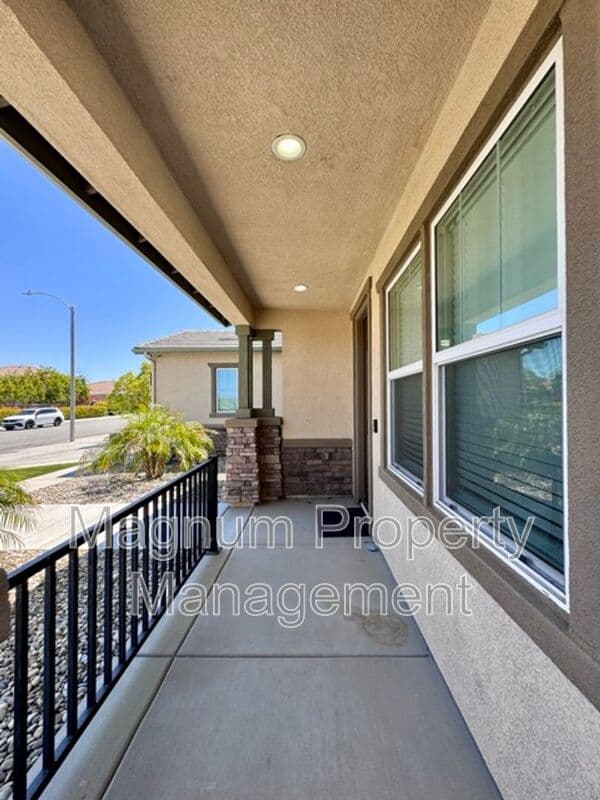 Murrieta House: 30197 Slate St