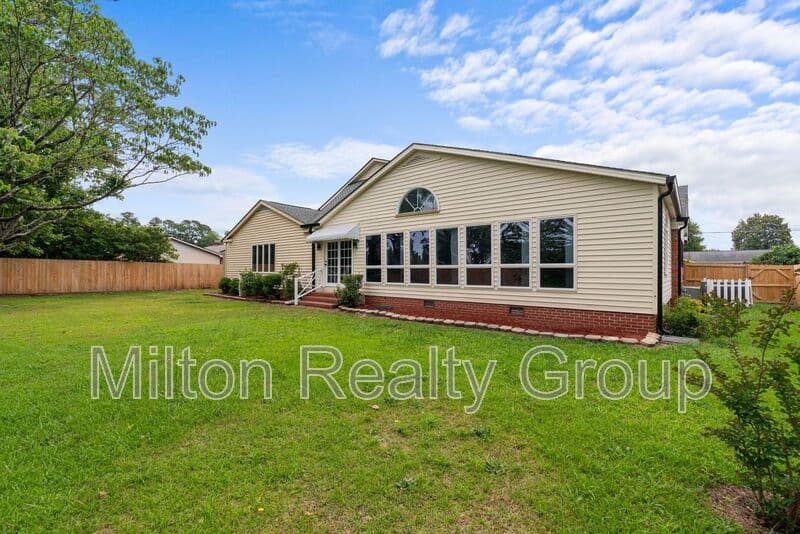 Dunn House: 1505 Fairview St.