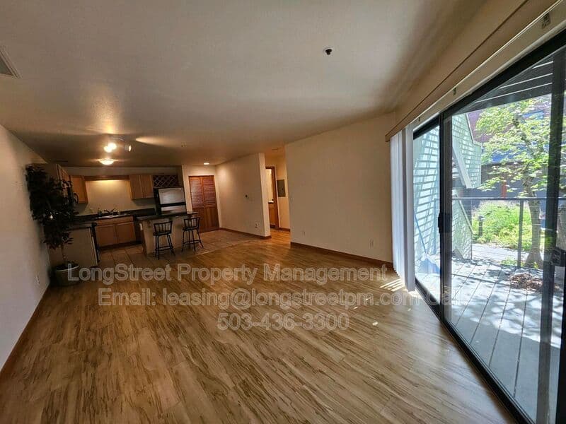 Portland Condo: 720 NW Naito Pkwy D22
