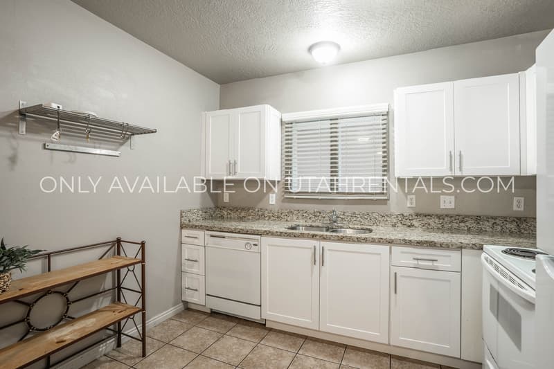 Provo House: 884 E 700 N