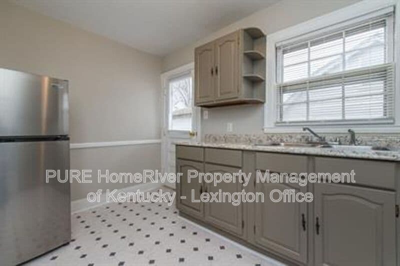 Lexington House: 200 Floral Park