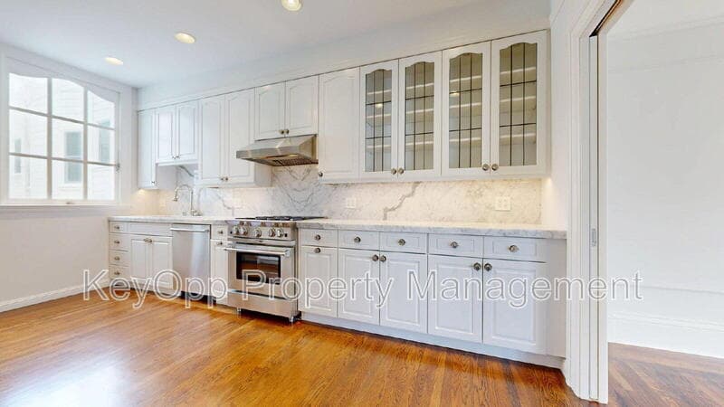 San Francisco Condo: 2250 Green Street