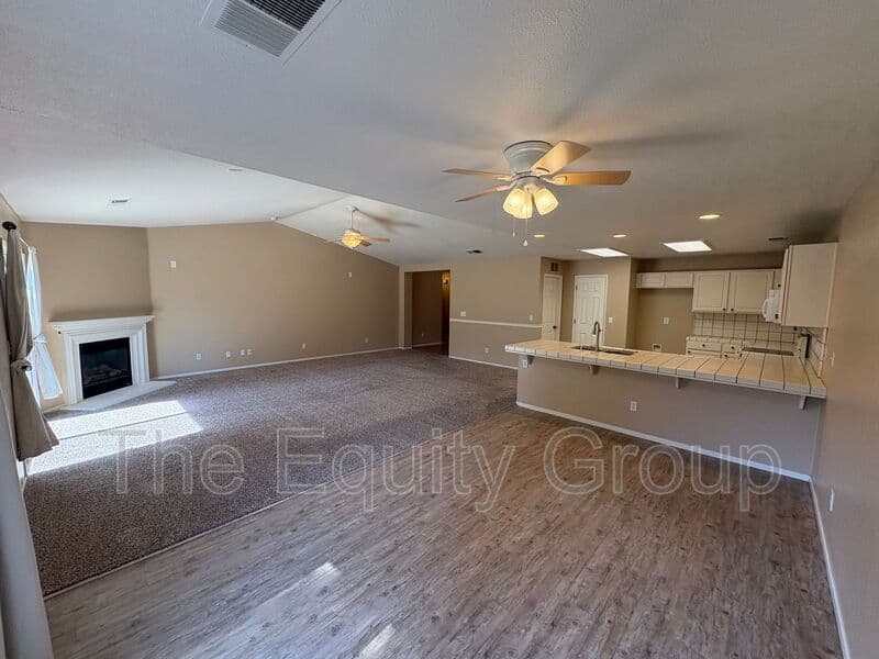 Visalia House: 2967 West Jerome Ave