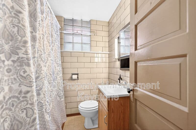 Pittsburgh House: 2835 Edwards Way