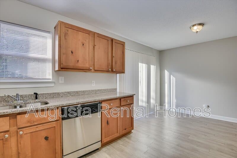 Augusta Townhome: 2905 Arrowhead Drive - E10
