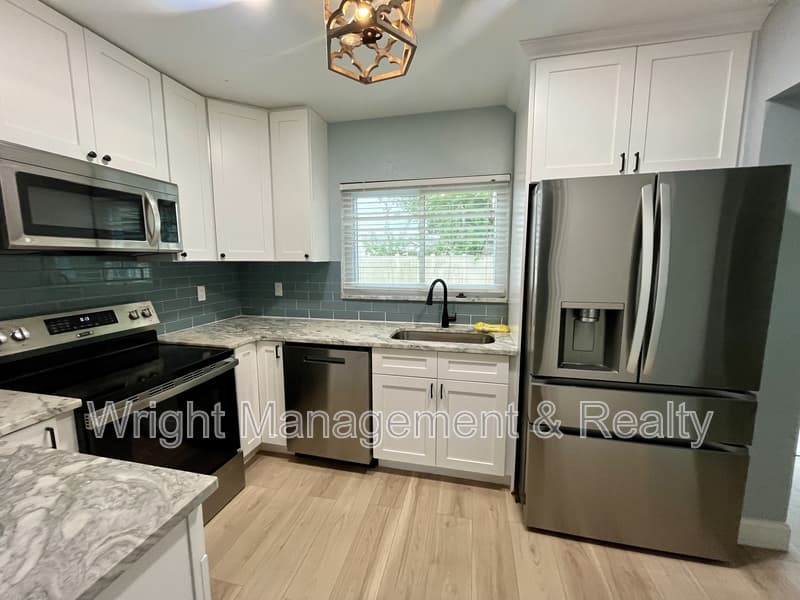 St. Petersburg House: 8330 Waverly Road North