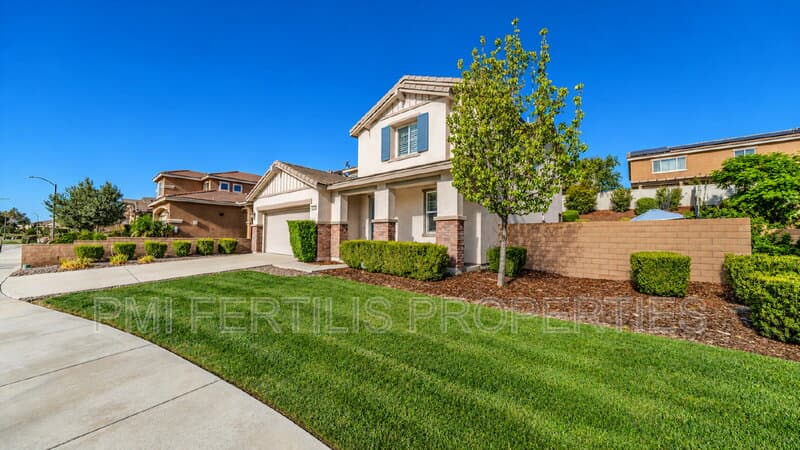 San Bernardino House: 18040 Deerberry Way