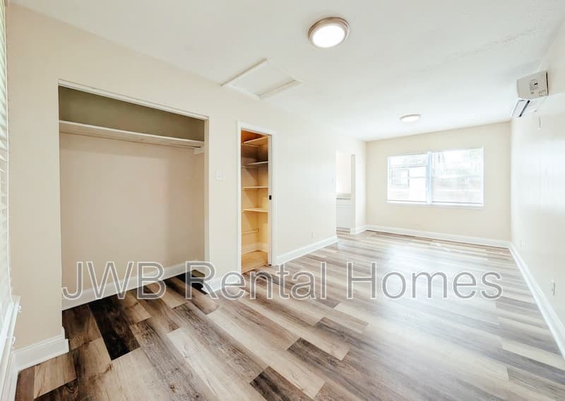 Jacksonville House: 6135 Lynnwood Ave Unit B