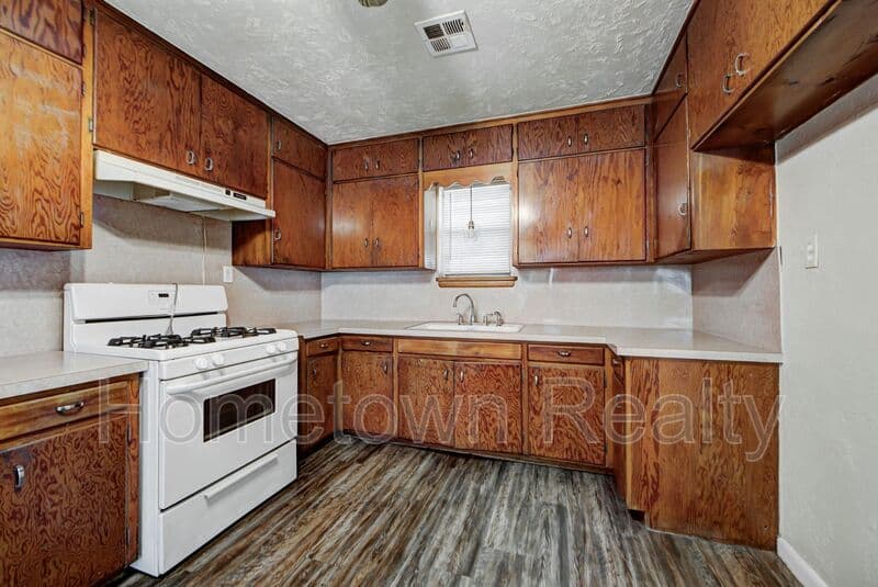 Oklahoma City House: 7201 S Walker Ave