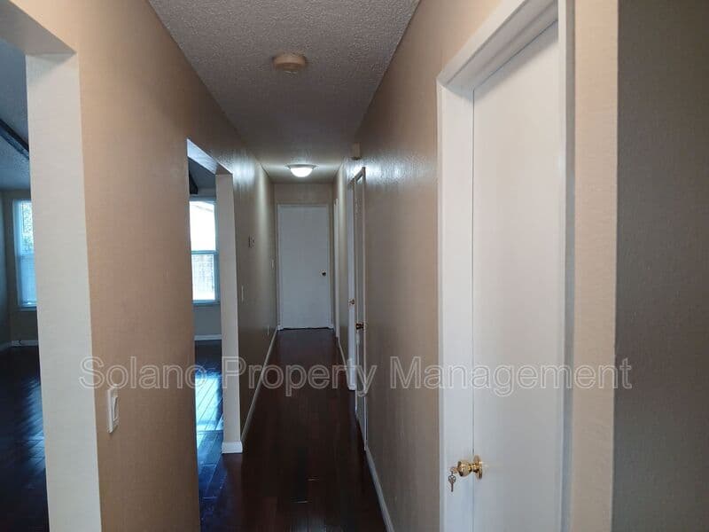 Vallejo House: 400 Mokelumne Drive