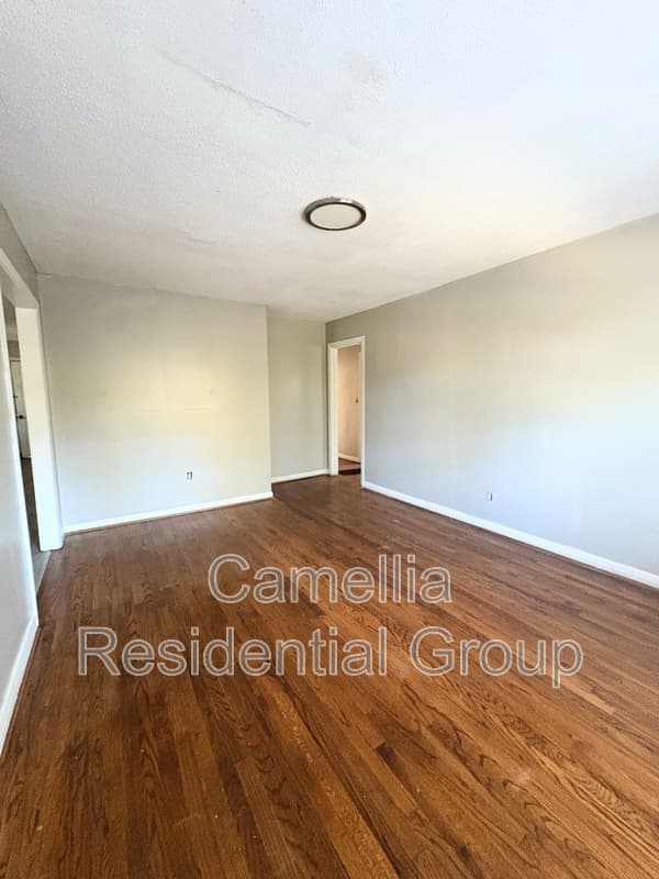 Center Point House: 1373 5th Place Northwest