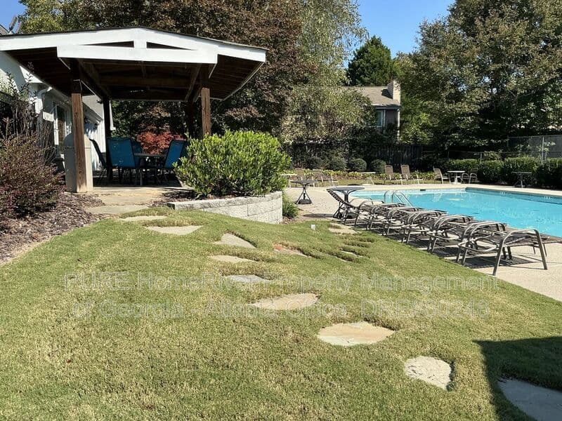 Alpharetta House: 8031 Henderson Ct