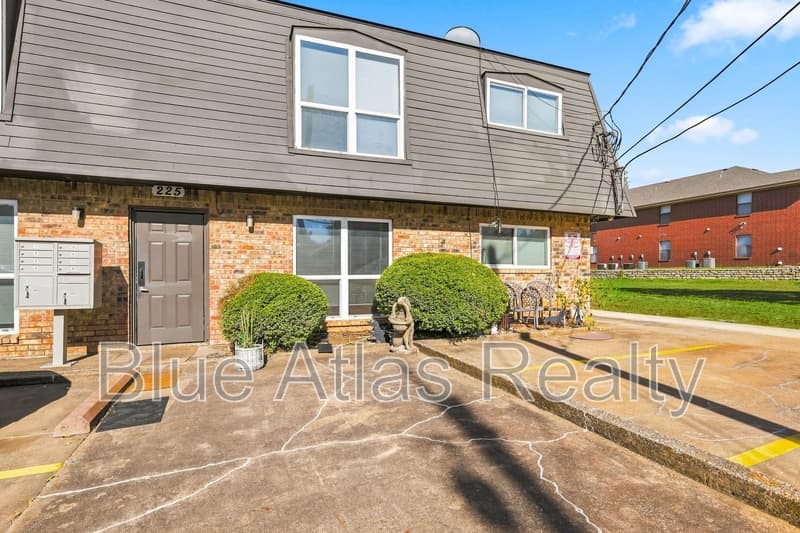Denton Condo: 225 Bryan Street - 7