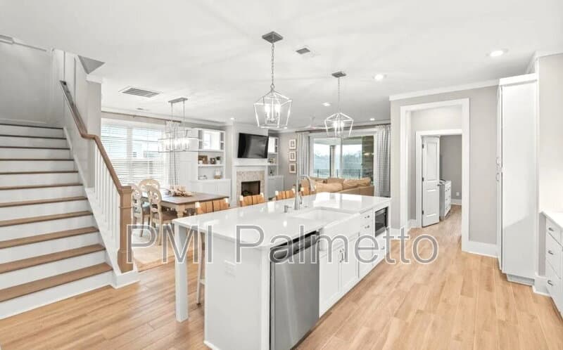 Lexington House: 2322 High Bluff Loop