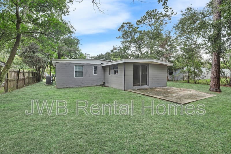 Jacksonville House: 10517 Ashby Rd