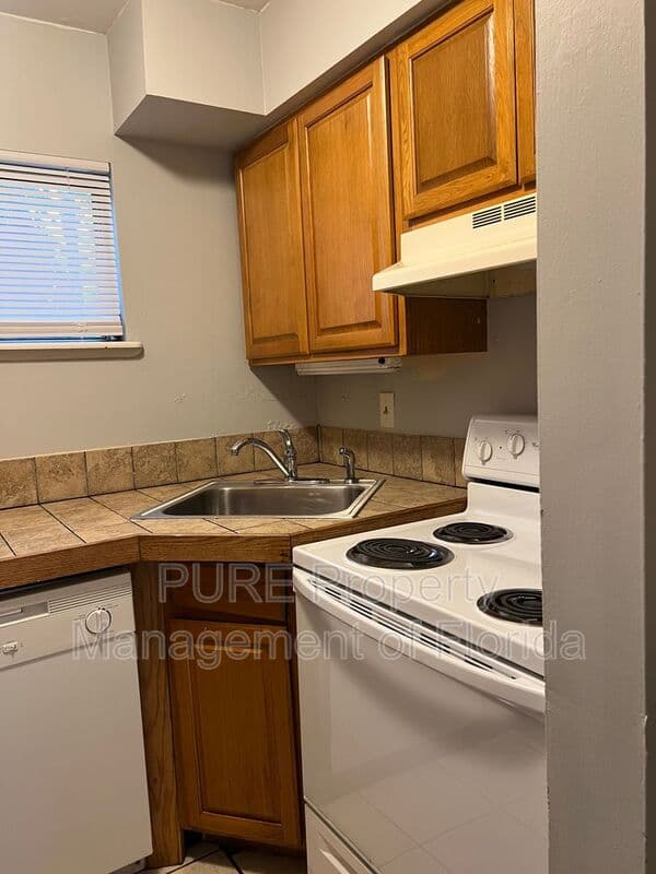 Ocala House: 629 NE 28th Avenue
