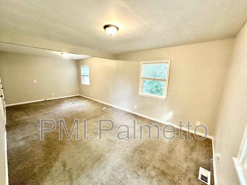 Camden House: 948 Wateree Blvd