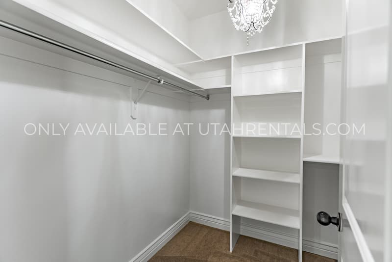 Orem House: 2032 West Golden Pond Way