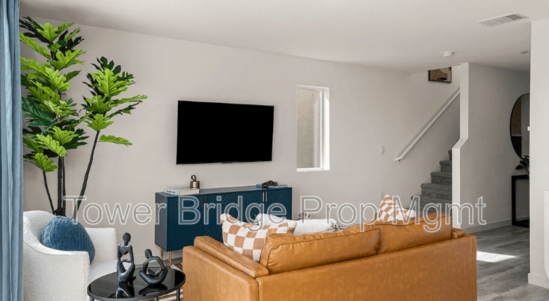 Roseville House: 2033 Blue Star Drive