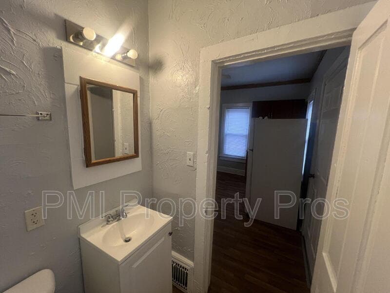 Milwaukee Condo: 2439A N Dr William Finlayson