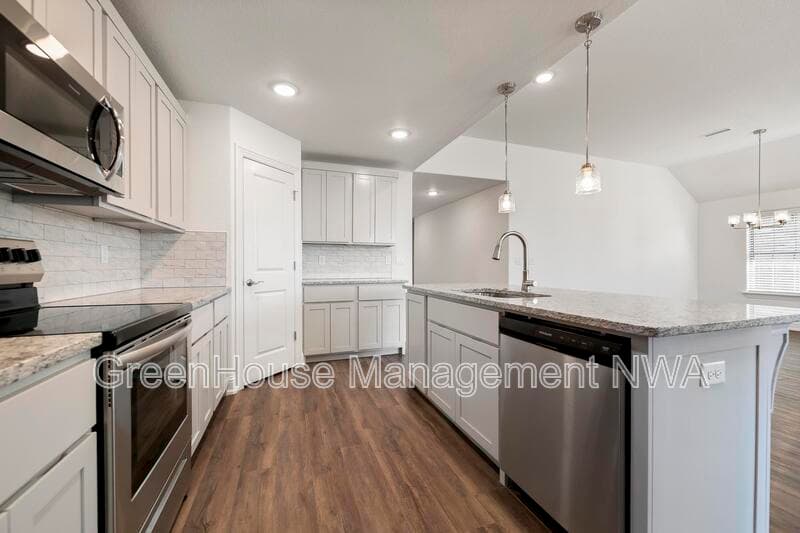 Siloam Springs House: 710 W Jillian Street