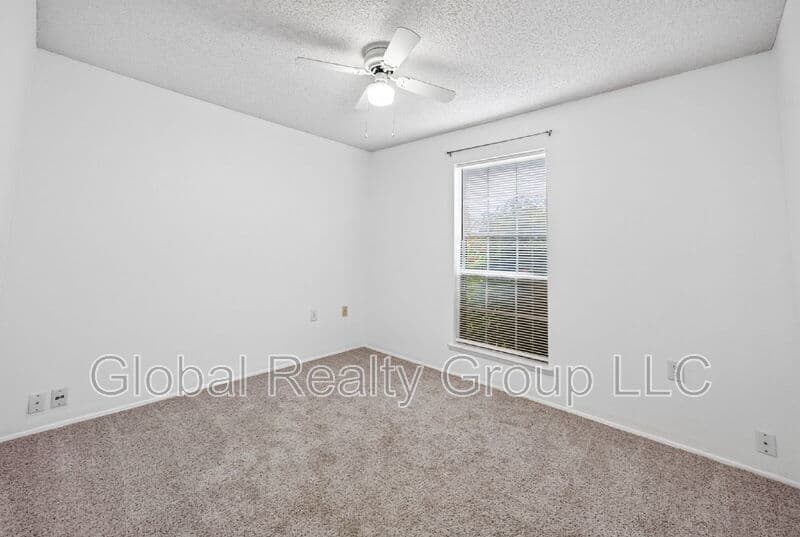 Live Oak House: 7713 Narrow Pass St
