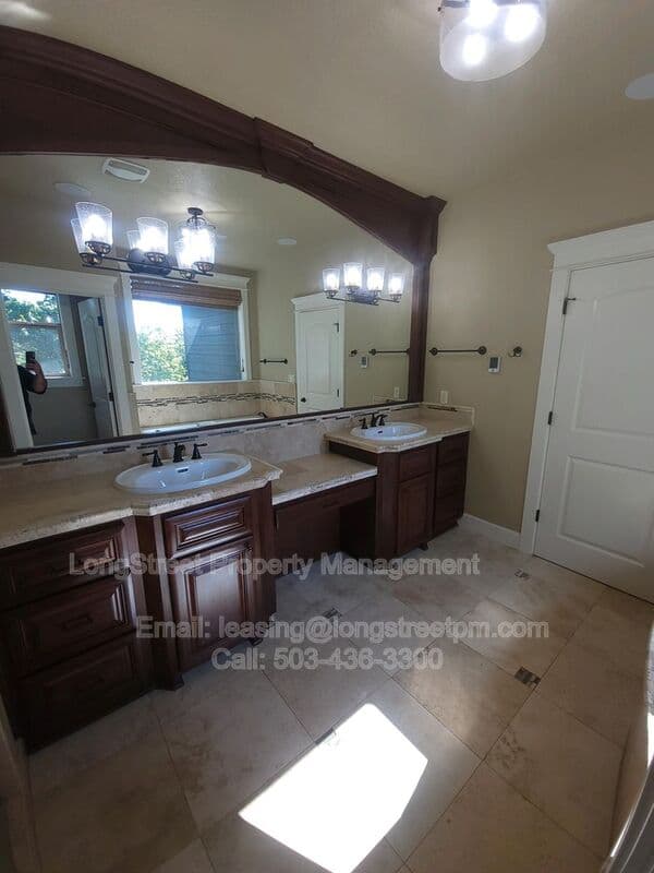 Portland House: 9739 NW Henry Ct
