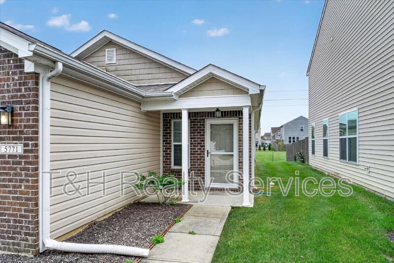 Whitestown House: 5771 White Pine Road