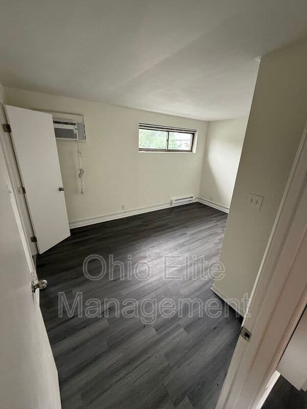 Columbus House: 499 E Columbus St
