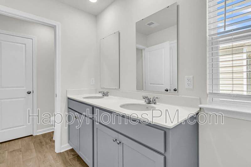 Summerville House: 509 Red Twig Rd