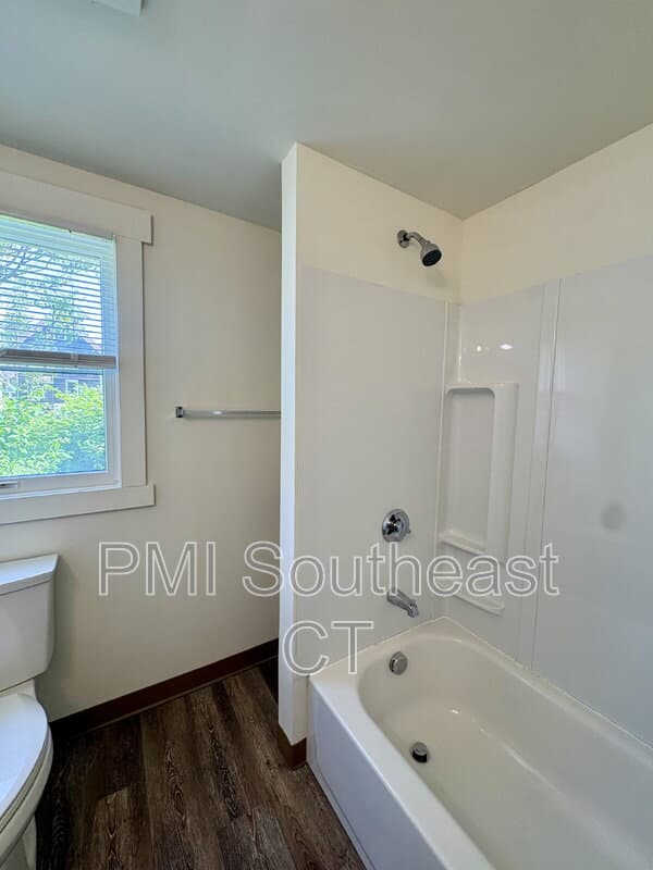 New London Condo: 7 Griswold Court