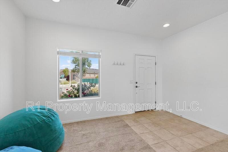 Rio Rancho House: 108 Hue Street